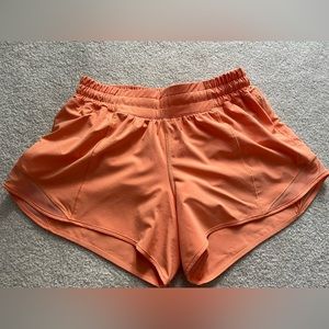 Lululemon Hotty Hot Low Rise Lined Short 4"